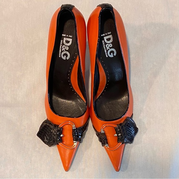 Dolce & Gabbana Sz 37 Orange Buckle Snakeskin Stiletto Pumps - Picture 3 of 8